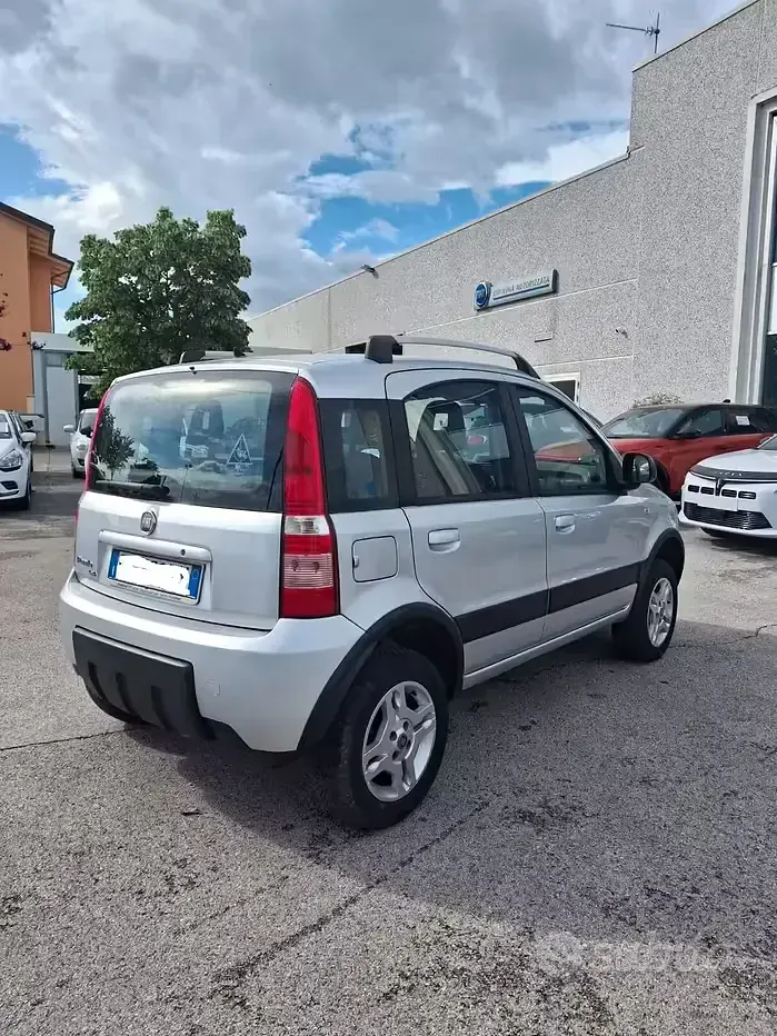 Usado Fiat Panda 4x4 Climbing 75 CV (55 kW) 2011 Gris Utilitario