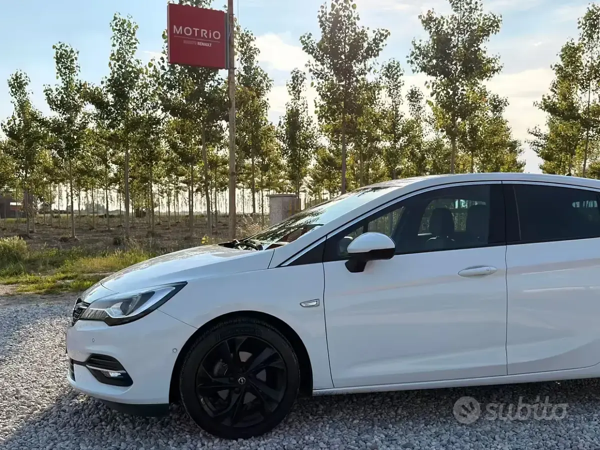 Usata Opel Astra GS Line 105 CV (77 kW) 2020 Bianco Berlina