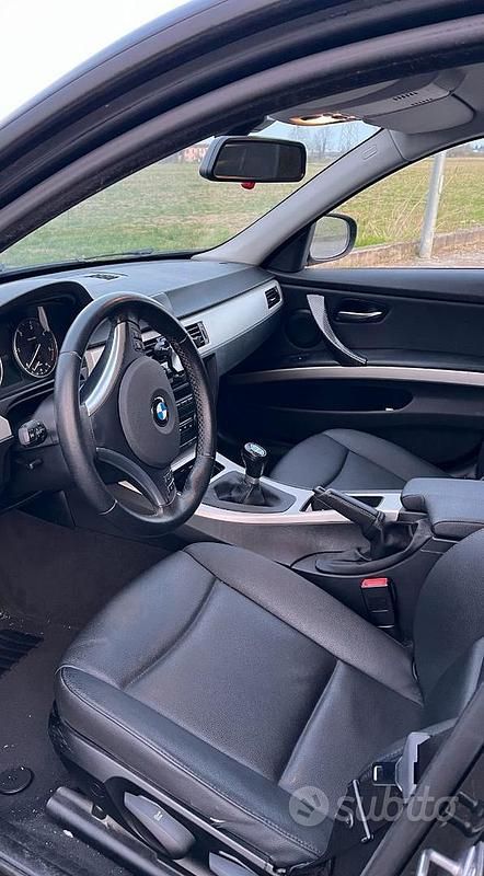 Usata BMW 318 Comfort Edition 143 CV (105 kW) 2010 Nero Berlina