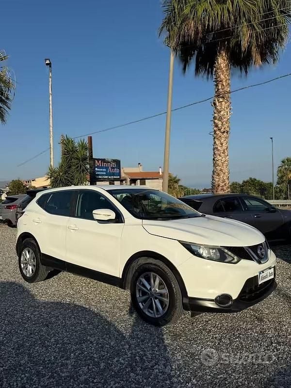 Usata Nissan Qashqai Acenta 110 CV (80 kW) 2015 Bianco SUV