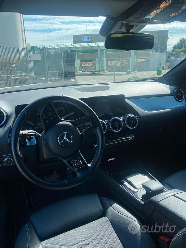 Usata Mercedes GLA180 122 CV (89 kW) 2022 Nero SUV
