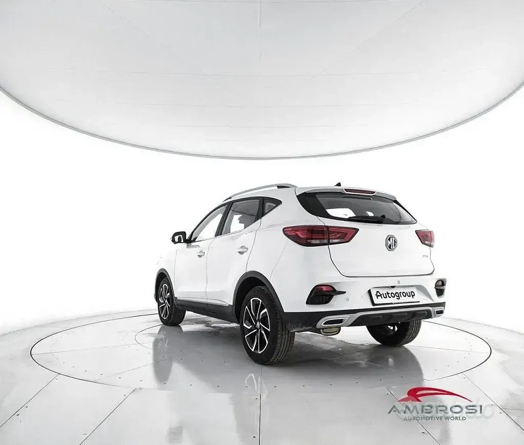 Usata MG ZS Luxury 106 CV (77 kW) 2024 Bianco SUV