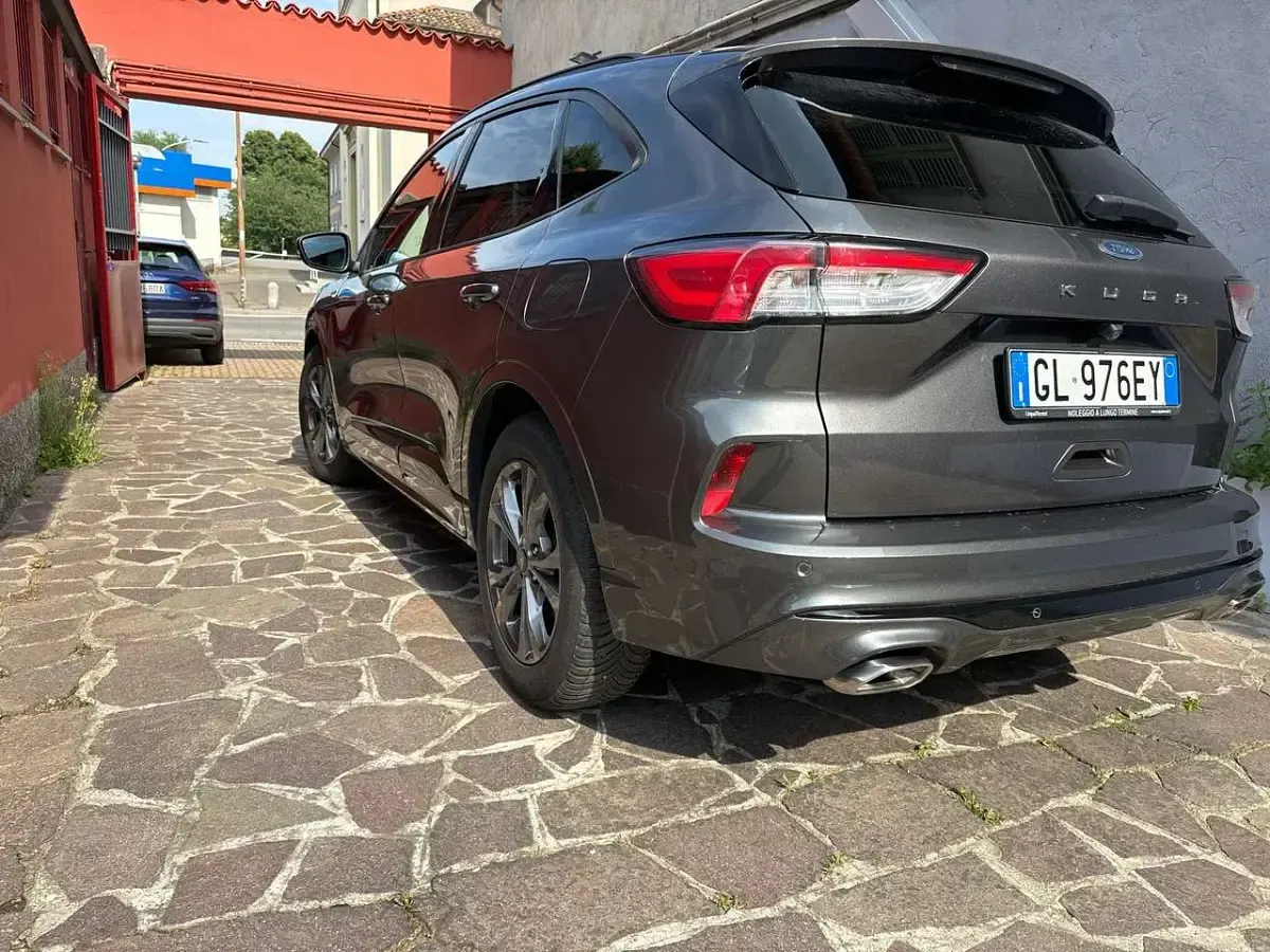 Usata Ford Kuga ST-Line 120 CV (88 kW) 2022 Grigio SUV