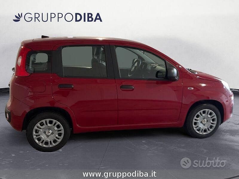 Nuova Fiat Panda 70 CV (51 kW) 2025 Rosso Utilitaria