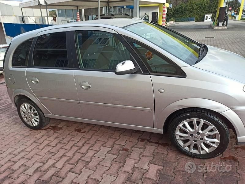 Usata Opel Meriva Cosmo 103 CV (75 kW) 2008 Grigio Monovolume