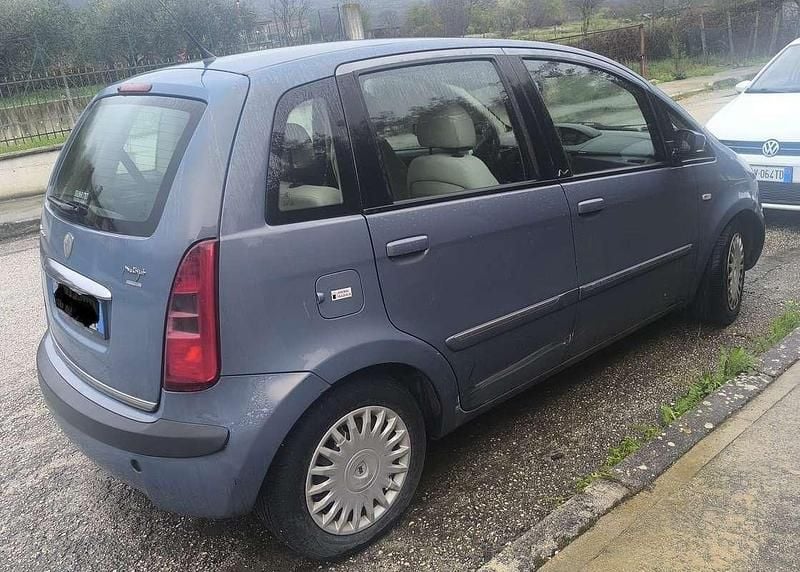 Usata Lancia Musa 69 CV (50 kW) 2007 Blu/azzurro Monovolume