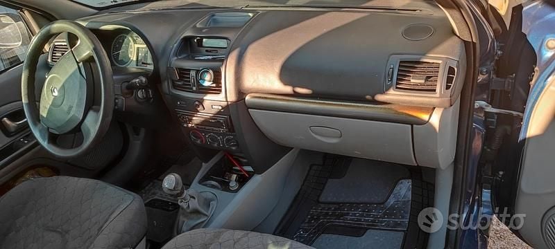 Usata Renault Clio II 75 CV (55 kW) 2001 Berlina