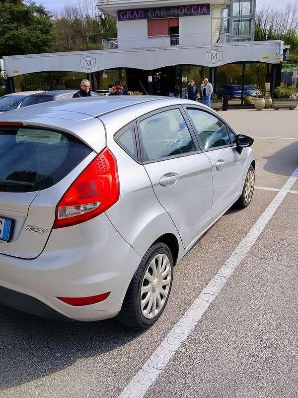 Usata Ford Fiesta 68 CV (50 kW) 2012 Berlina