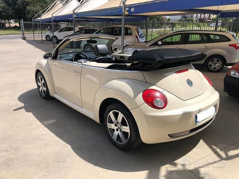 Usata VW Beetle Cabriolet 105 CV (77 kW) 2006 Beige Cabrio