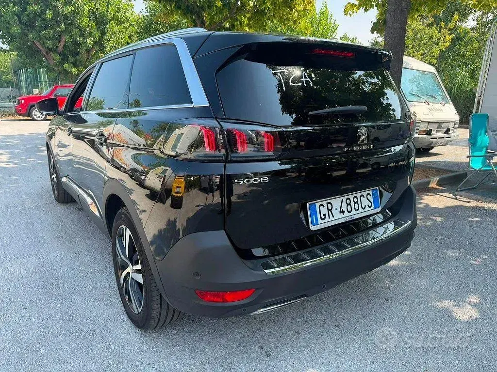 Usata Peugeot 5008 GT 131 CV (96 kW) 2023 Nero SUV