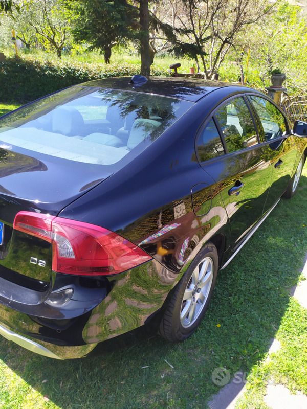 Usata Volvo S60 Kinetic 203 CV (149 kW) 2011 Nero Berlina