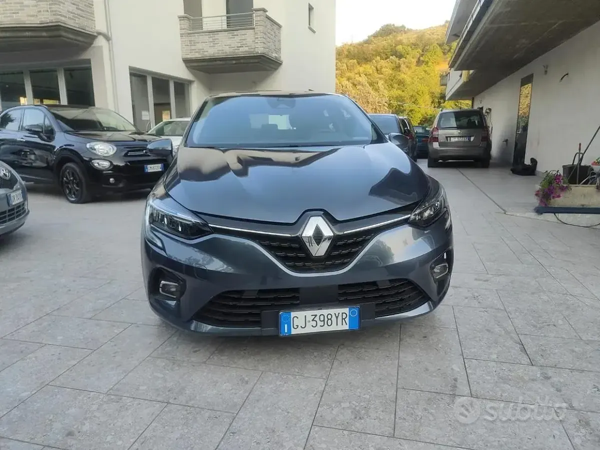 Usata Renault Clio V 90 CV (66 kW) 2022 Grigio Berlina