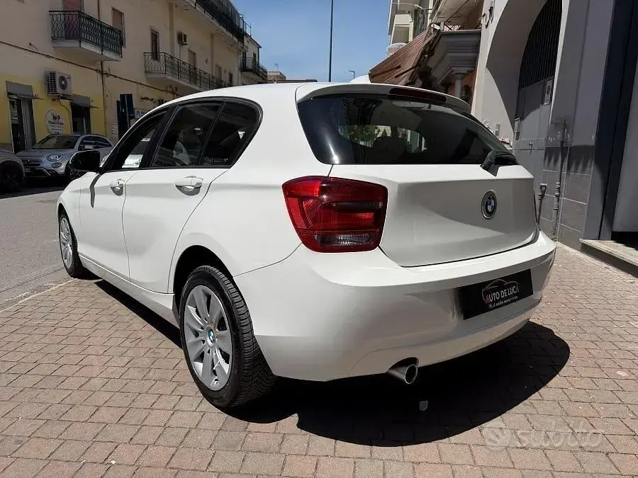 Usata BMW 116 Sport Line 116 CV (85 kW) 2013 Bianco Utilitaria