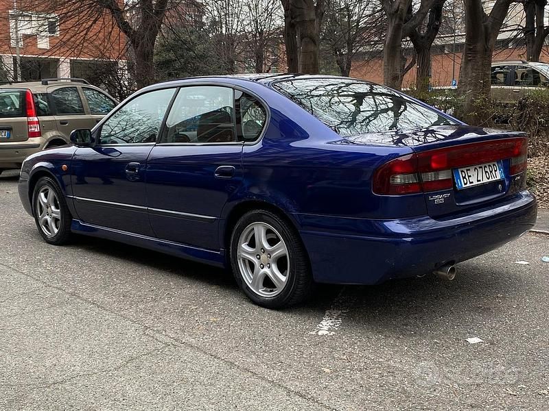 Usata Subaru Legacy 156 CV (114 kW) 1999 Blu Berlina