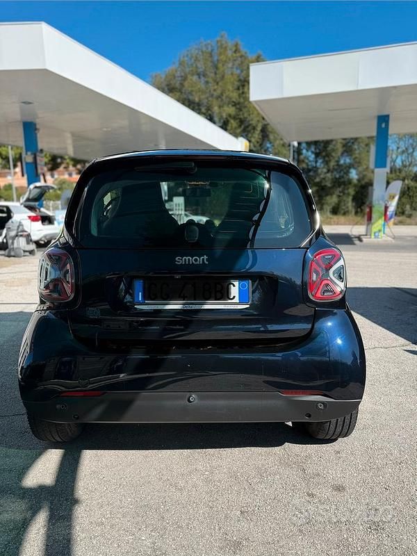 Usata Smart ForTwo Coupé 22 kW (30 CV) 2021 Blu Utilitaria