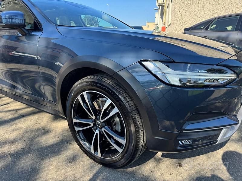 Usata Volvo V90 CC Pro 190 CV (139 kW) 2019 Blu metallizzato Station wagon