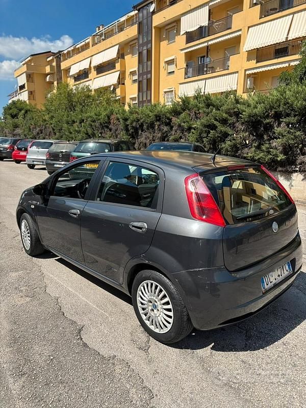 Usata Fiat Grande Punto 65 CV (47 kW) 2007 Grigio Utilitaria