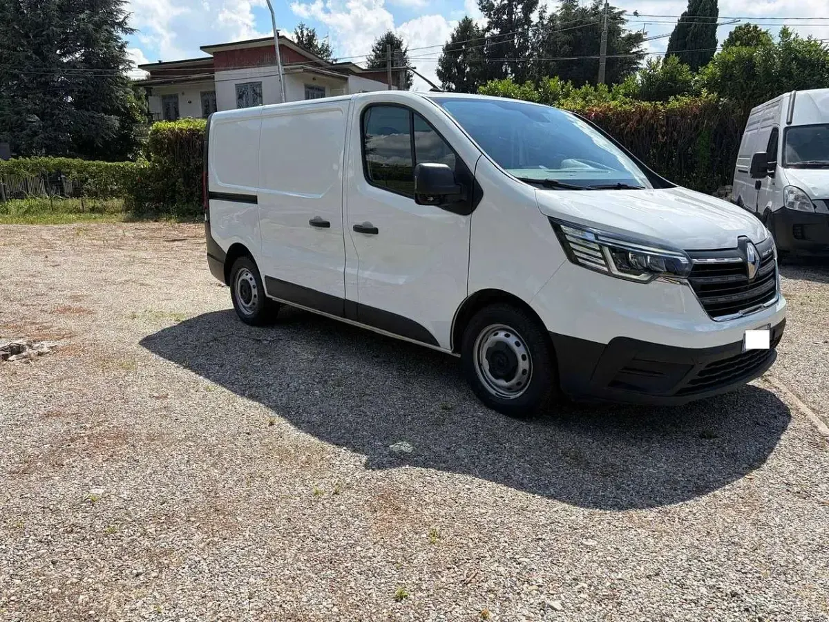 Usata Renault Trafic 110 CV (80 kW) 2022 Bianco Monovolume