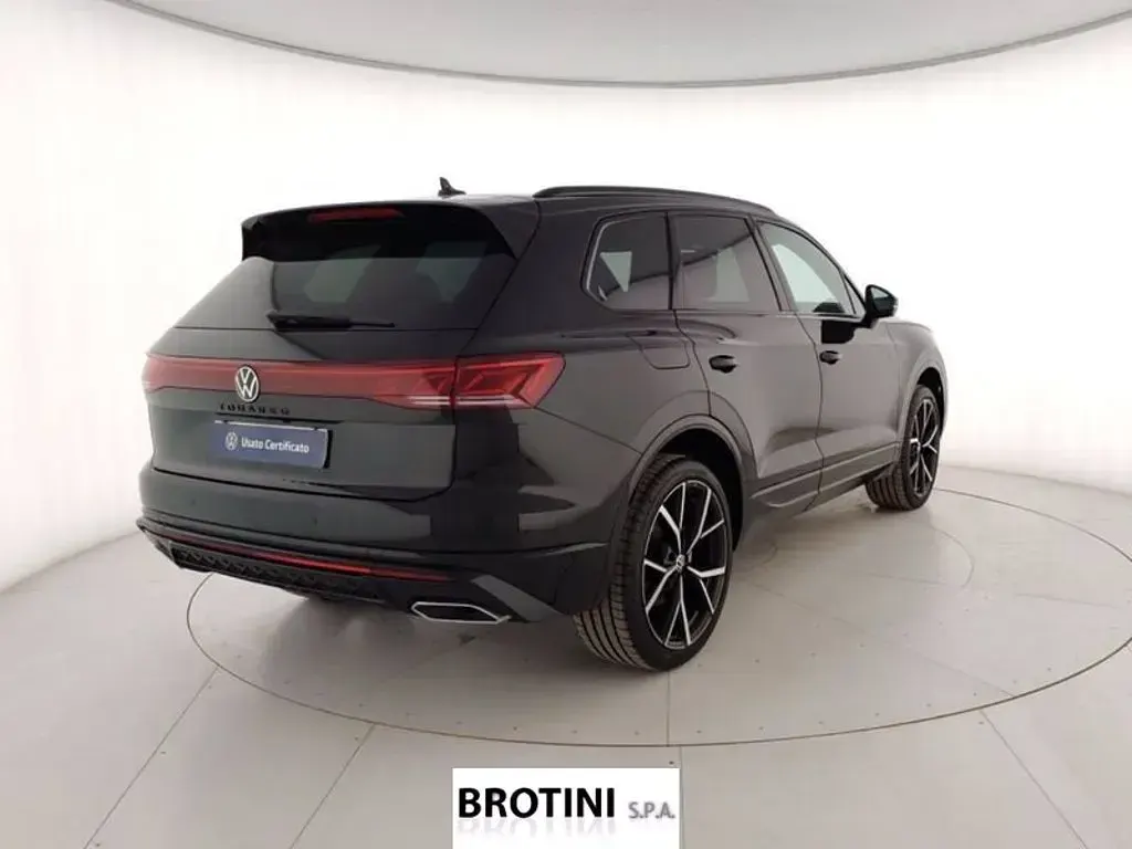 Nuova VW Touareg R-line 231 CV (169 kW) 2026 Nero metallizzato SUV