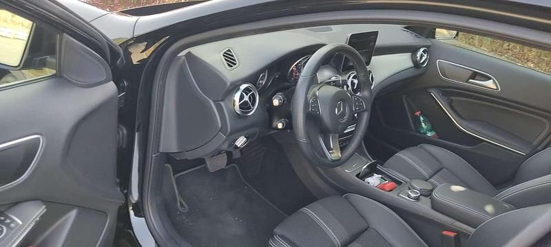 Usata Mercedes GLA180 122 CV (89 kW) 2020 Nero SUV