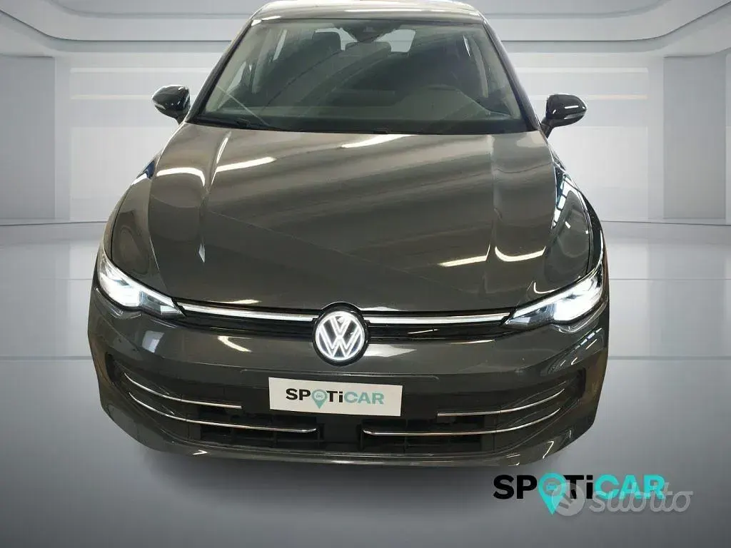 Usata VW Golf VIII Life 116 CV (85 kW) 2025 Dolphin grey Berlina