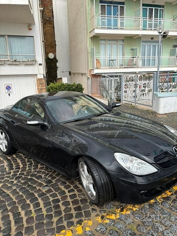 Usata Mercedes SLK200 2025 Nero Cabrio