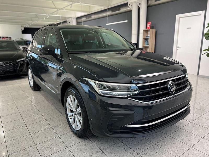 Usata VW Tiguan Life 150 CV (110 kW) 2022 Grigio urano pastello SUV