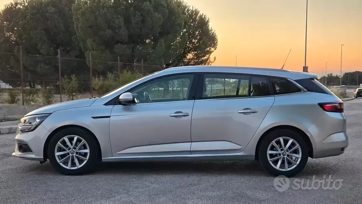 Usata Renault Mégane GrandTour 110 CV (80 kW) 2018 Grigio Station wagon