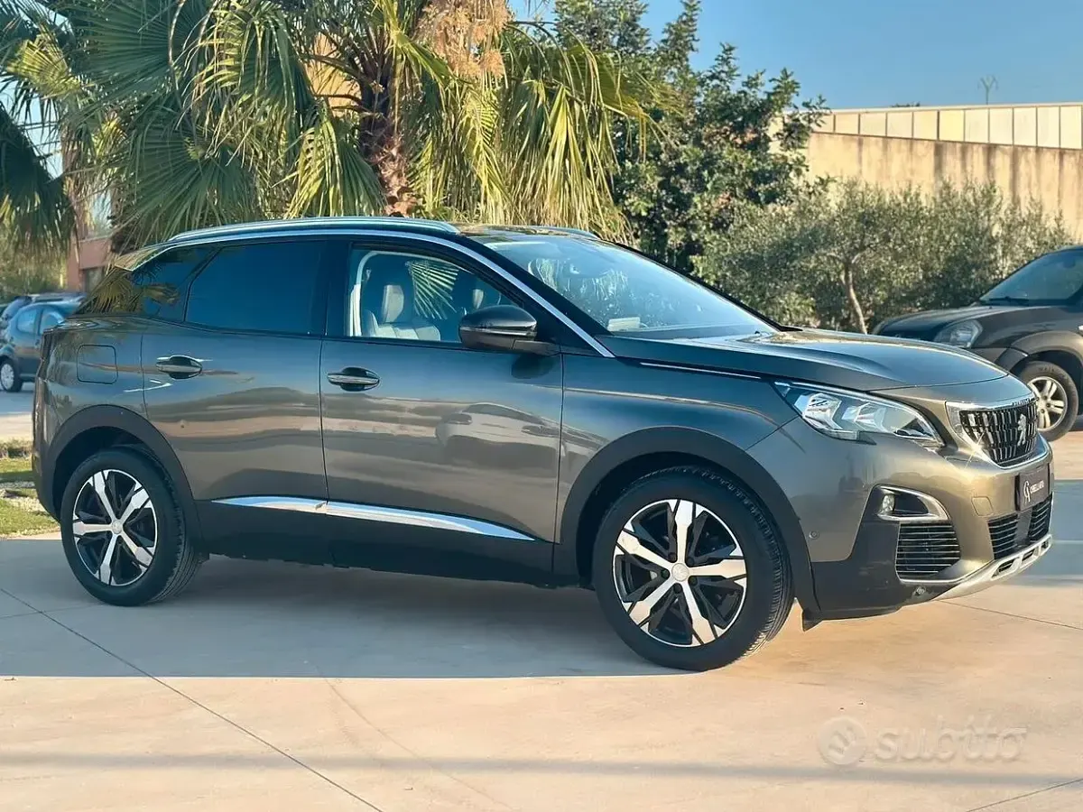 Usata Peugeot 3008 Allure 131 CV (96 kW) 2019 Verde SUV
