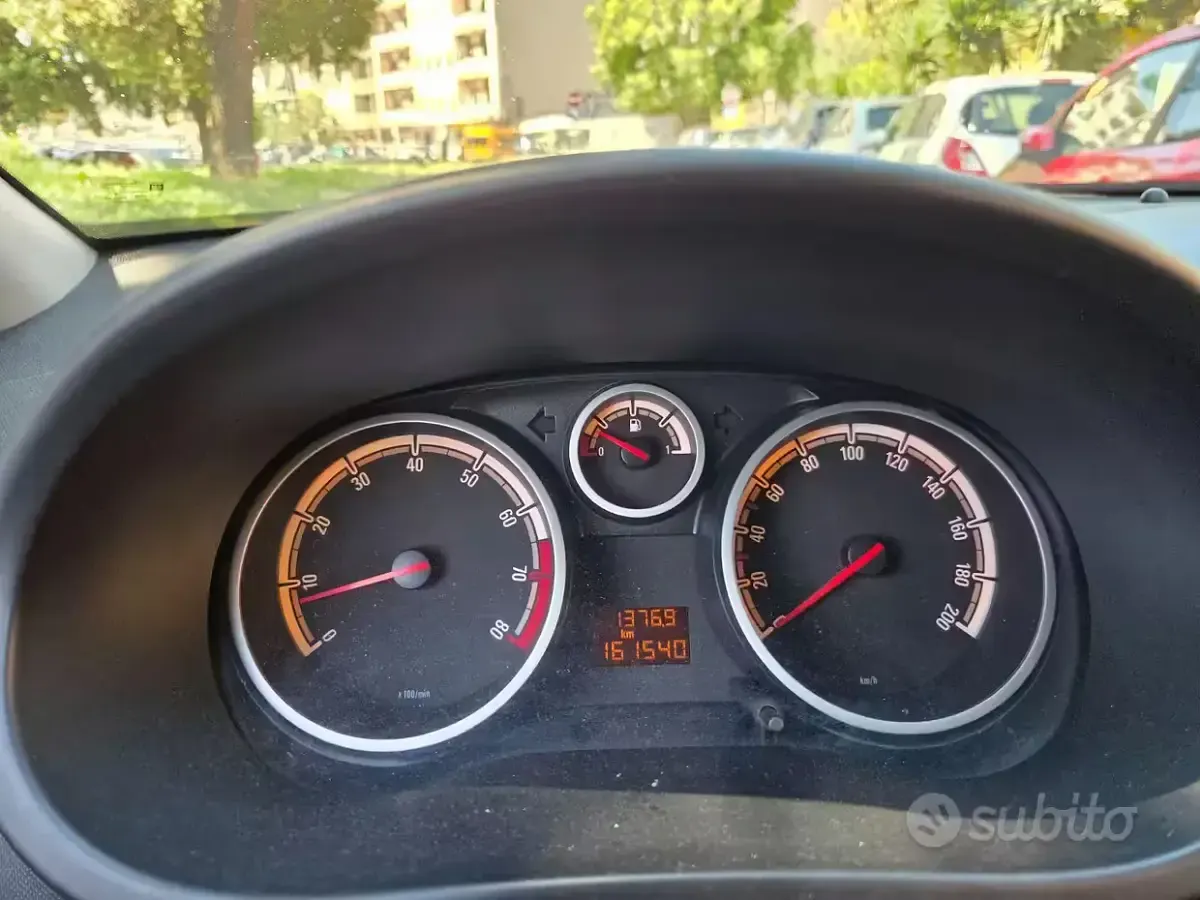 Używany Opel Corsa 80 KM (58 kW) 2009 Biały Hatchback