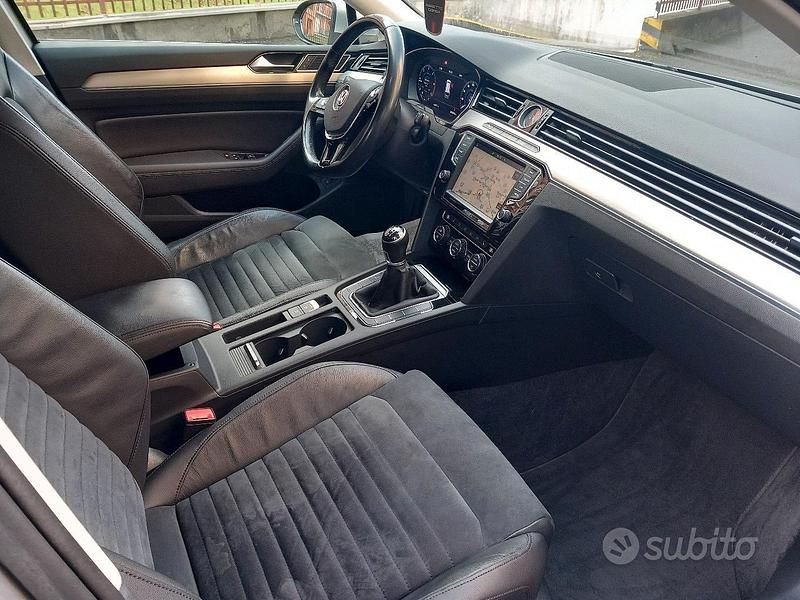 Usata VW Passat Executive 150 CV (110 kW) 2017 Berlina