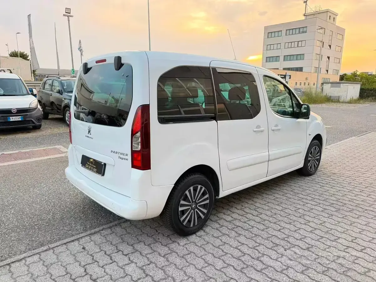Usata Peugeot Partner S 99 CV (72 kW) 2018 Bianco Monovolume