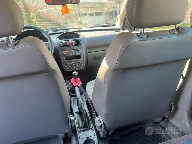 Usata Opel Corsa 58 CV (42 kW) 2001 Verde Berlina