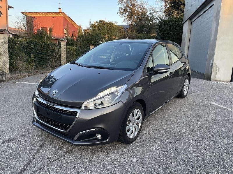 Usata Peugeot 208 Active 82 CV (60 kW) 2018 Grigio Utilitaria