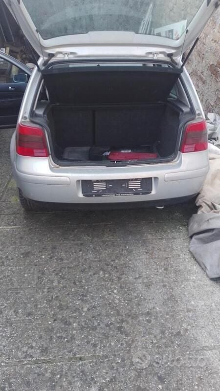 Usata VW Golf IV 101 CV (74 kW) 2000 Grigio Utilitaria