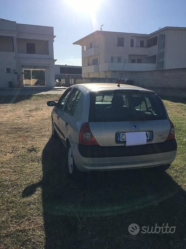 Usata Renault Clio II 65 CV (47 kW) 2006 Grigio Berlina