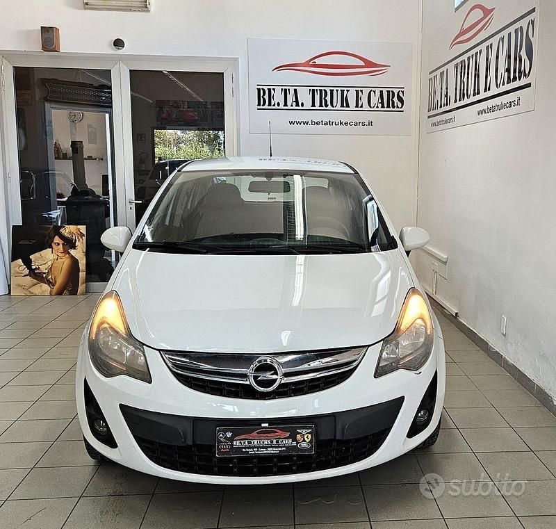 Usata Opel Corsa 75 CV (55 kW) 2014 Bianco Berlina