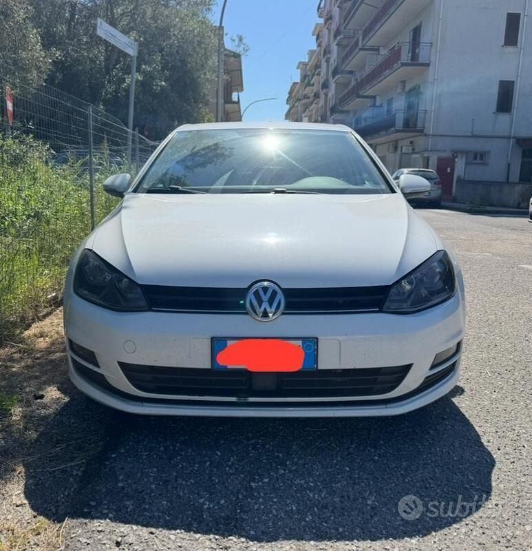 Bianco Usata 2015 VW Golf VII Tre volumi | 10.099 € (Buon prezzo) - Immagine 1/4