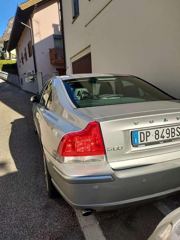 Usata Volvo S60 185 CV (136 kW) 2008 Argento Berlina