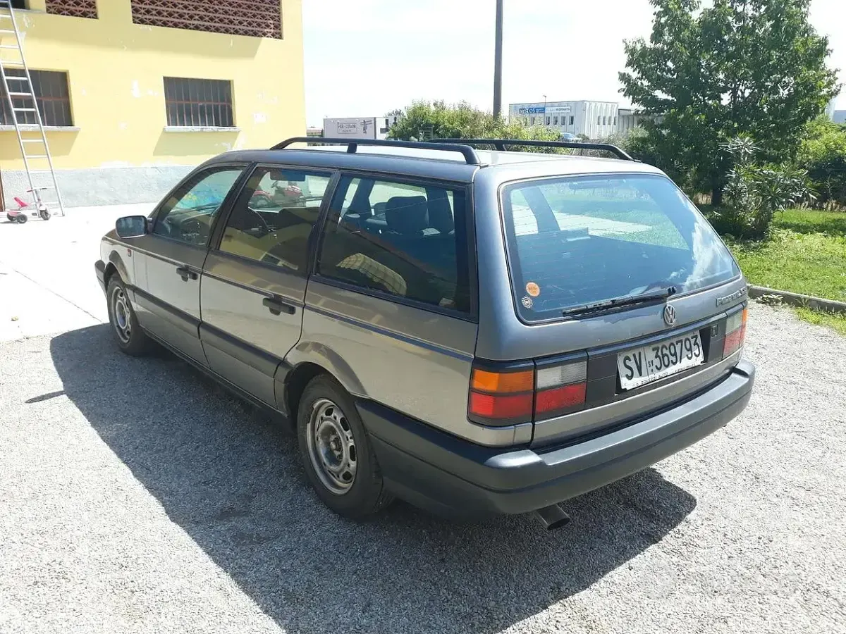 Usata VW Passat 90 CV (66 kW) 1990 Grigio Station wagon
