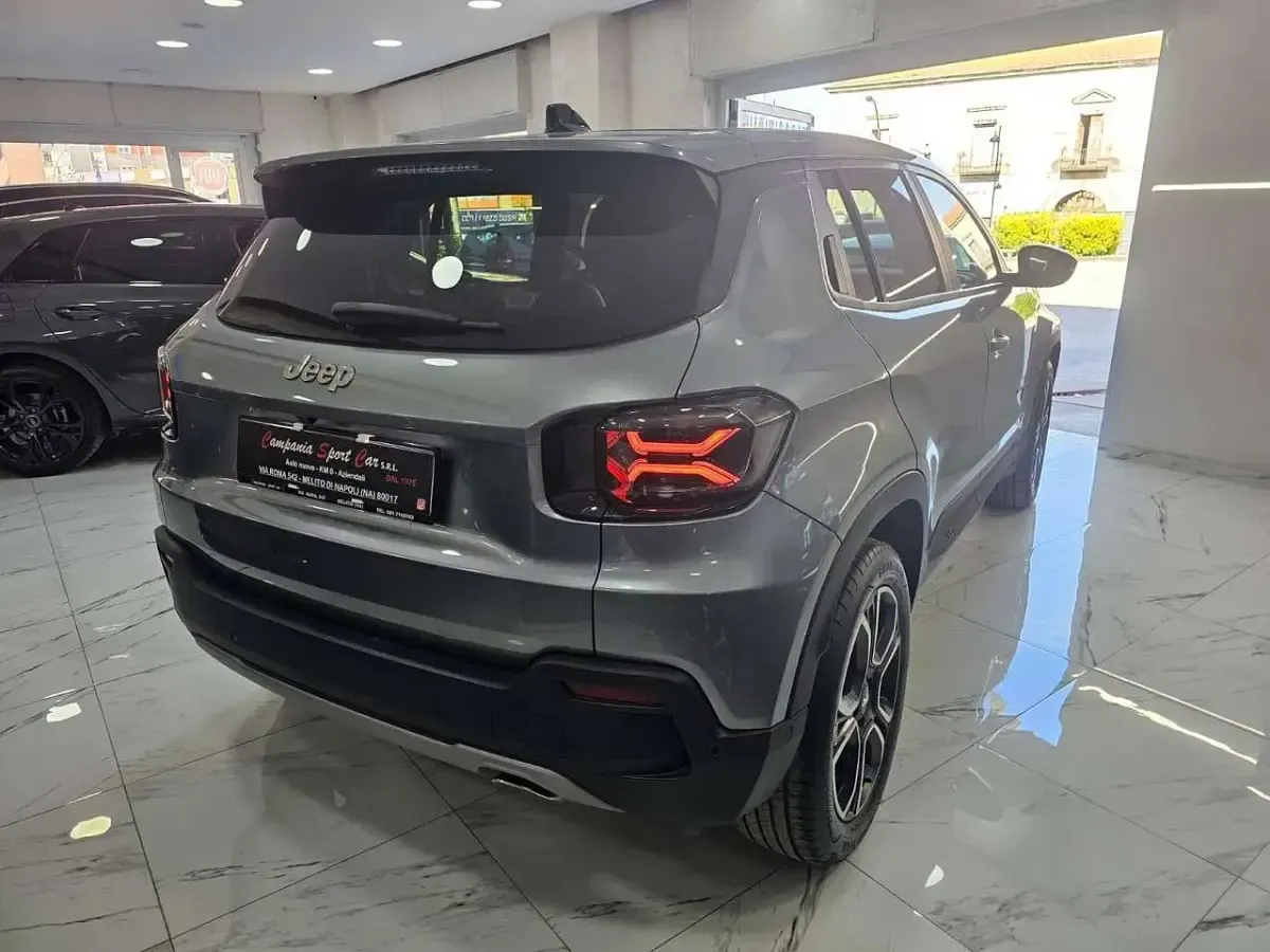 Usata Jeep Avenger Summit 101 CV (74 kW) 2025 Granite con tetto volcano SUV