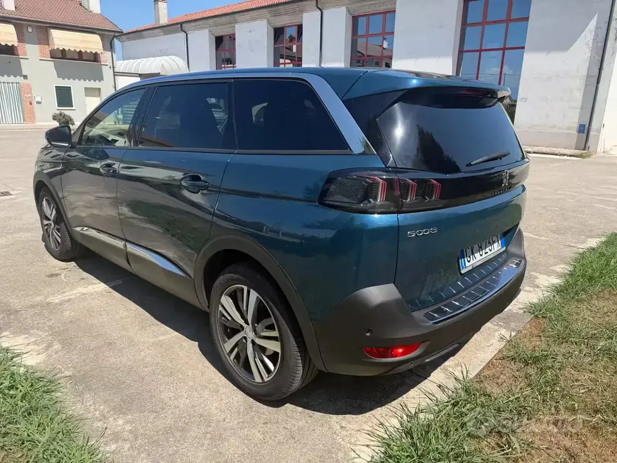 Usata Peugeot 5008 Allure 131 CV (96 kW) 2023 Bluazzurro SUV