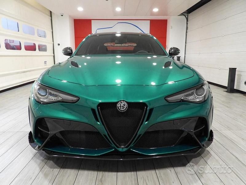 Usata Alfa Romeo Giulia 540 CV (397 kW) 2021 Verde montreal Berlina