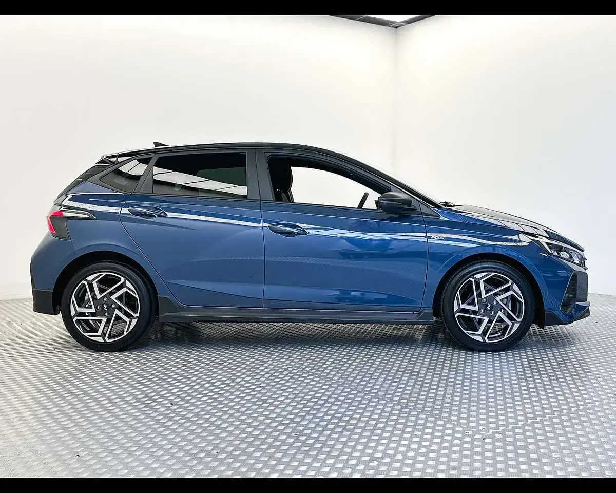 Nuova Hyundai i20 N Line 101 CV (74 kW) 2026 Vibrant blue pearl + black roo Utilitaria