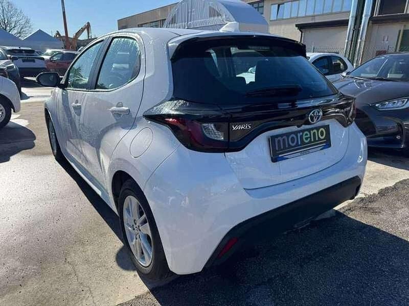 Usata Toyota Yaris Hybrid Active 92 CV (67 kW) 2021 Bianco Utilitaria