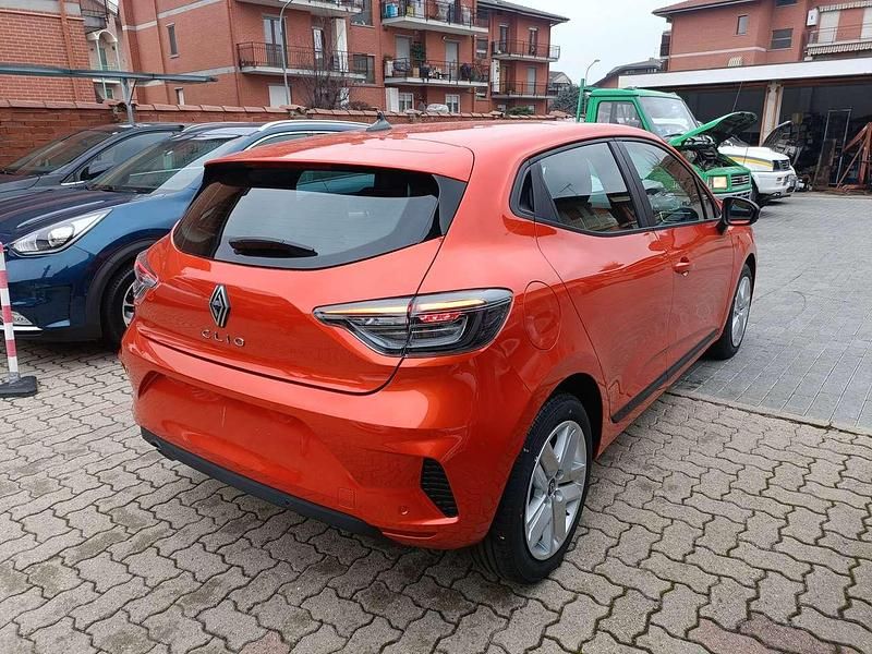 Nuova Renault Clio V Evolution 67 CV (49 kW) 2025 Arancione Berlina