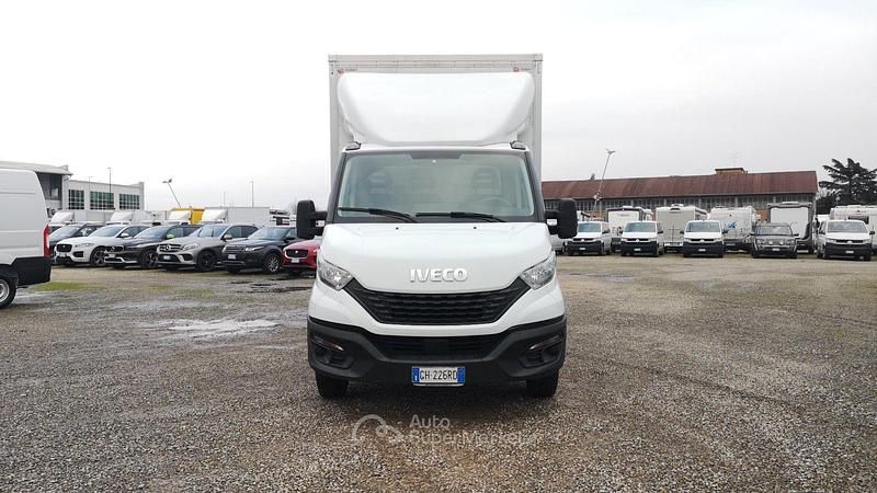 Usata Iveco Daily 136 CV (100 kW) 2022 Bianco Furgone