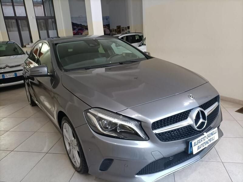 Usata Mercedes A180 Premium 109 CV (80 kW) 2018 Grigio Berlina