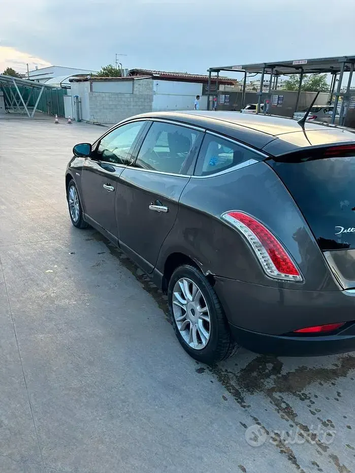 Usata Lancia Delta 120 CV (88 kW) 2008 Utilitaria