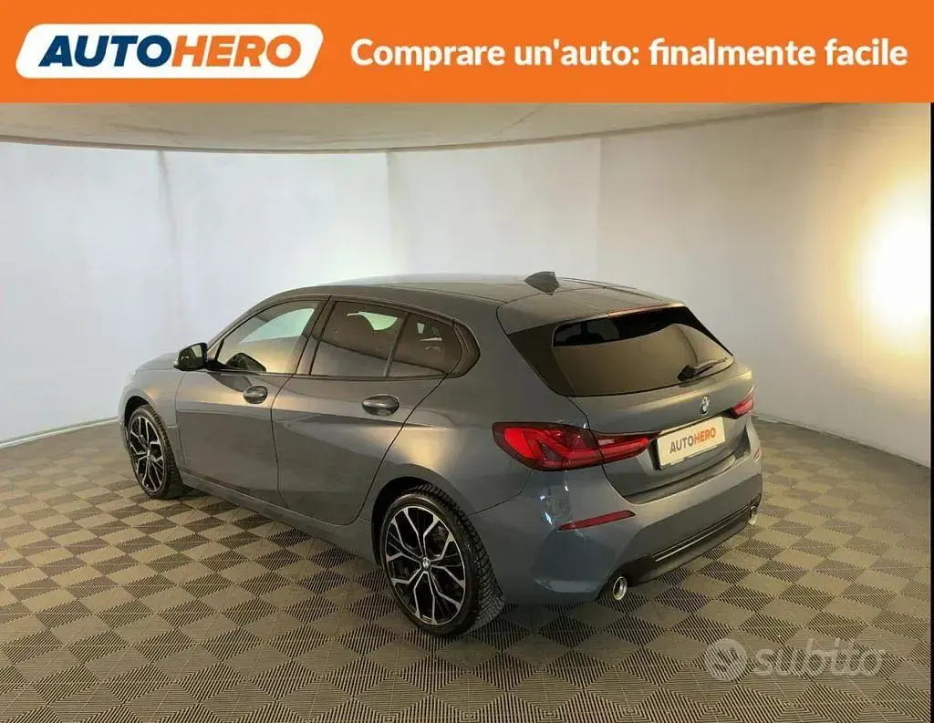 Usado BMW 118 Sport Line 150 CV (110 kW) 2019 Gris Utilitario
